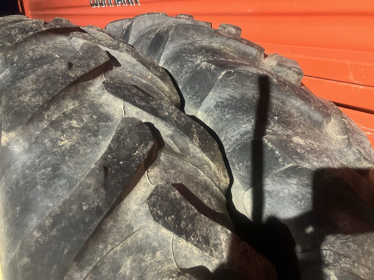 Pneus & Roues: Pflegeräder, Traktorräder 11.2 R 44 – D'occasion à Lommis par gorenc-swiss 2