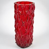 Vase Whitefriars en écorce rouge rubis par Geoffrey Baxter