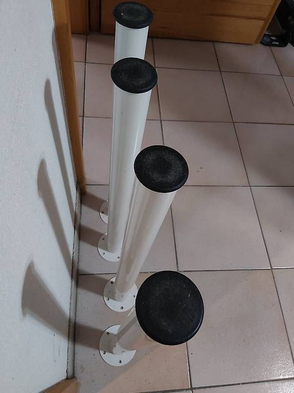 Ikea Autre mobilier: 4 pieds de table blancs IKEA 70cm – D'occasion à Grolley par Montana78 1