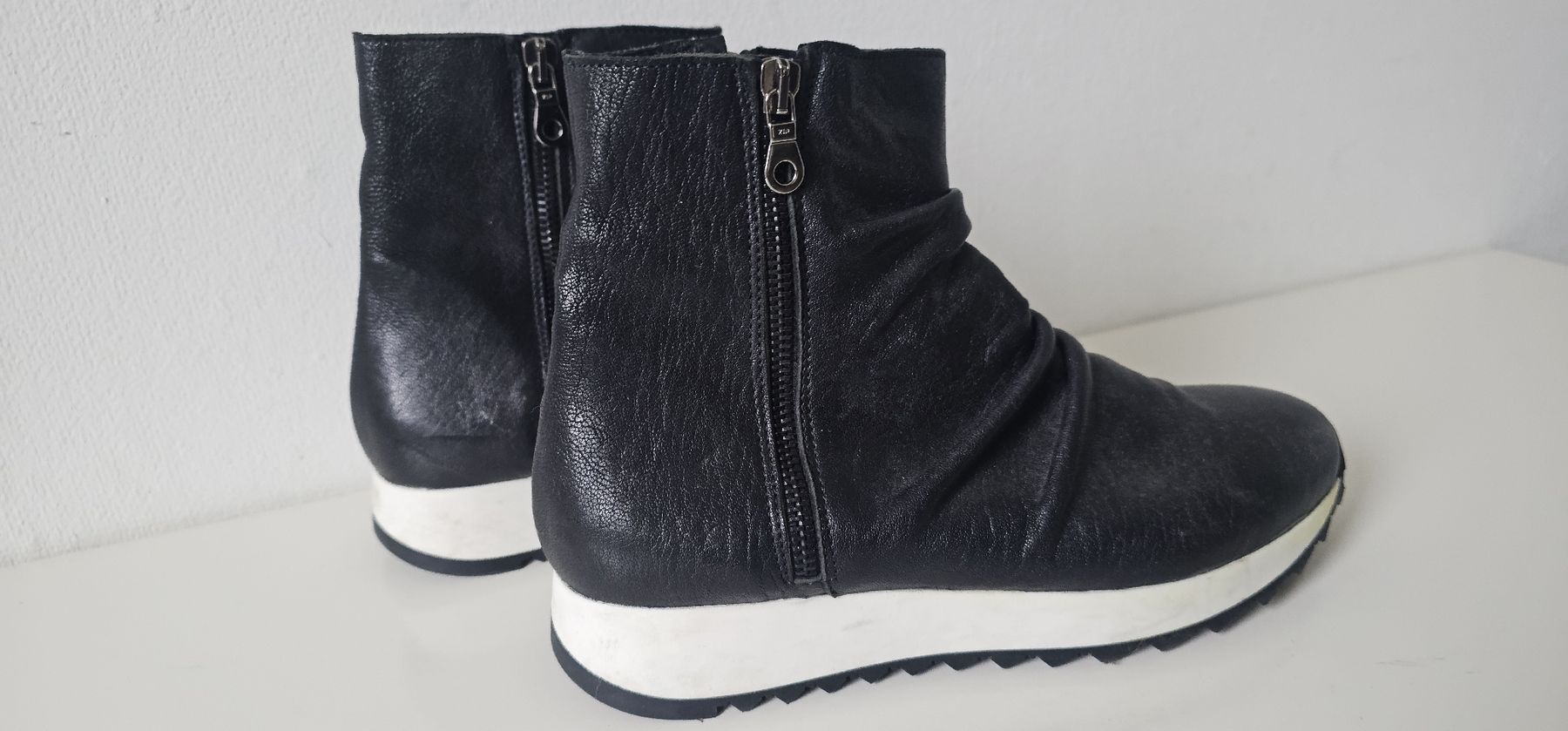 Damenschuhe: B Essential Stiefeletten Gr. 39  – Gebraucht aus Luzern von TausendD 2