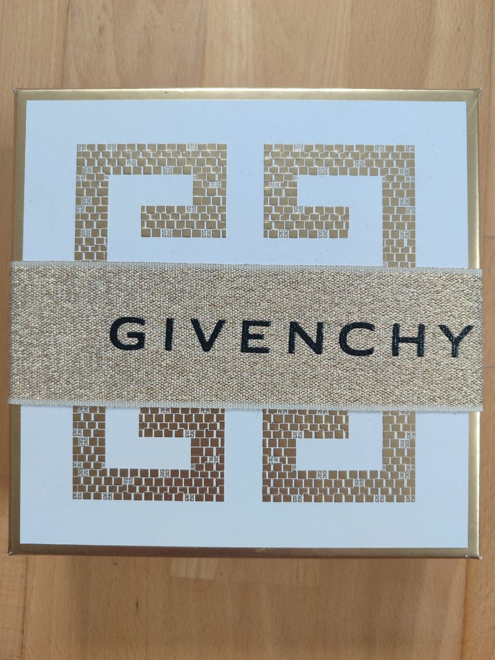 Givenchy Profumi & Eau de Toilette: Givenchy Irresistible Set: Perfume & Body Lotion – Nuovo (secondo la descrizione) da Zürich venduto da sara.mice01 1