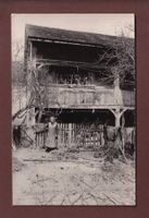 Photo - FERME et Vieille dame - 1932