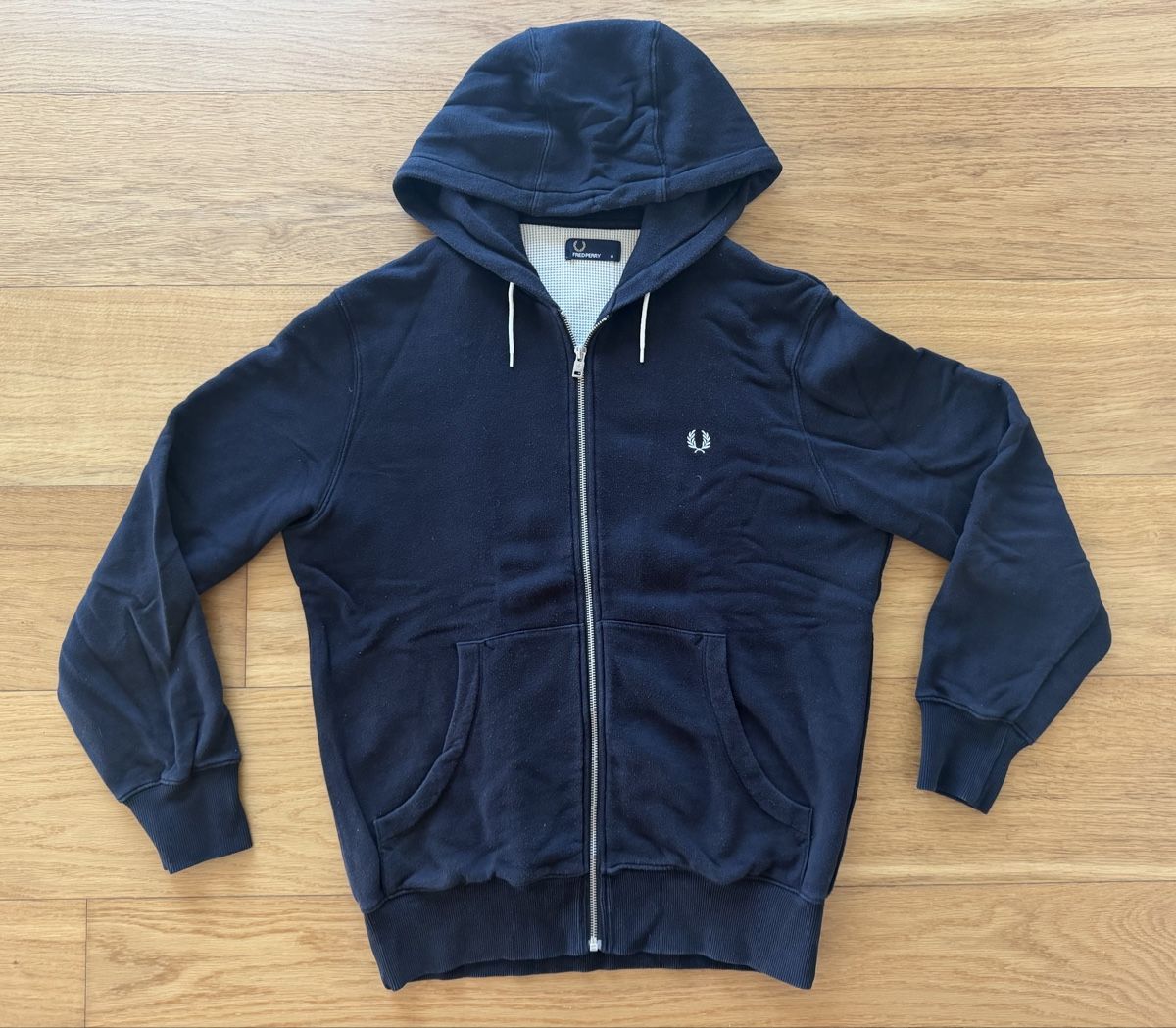 Fred Perry Maglioni & Felpe: Fred Perry Hoodie TOP – Usato da Niedergösgen venduto da Lifestyle-85