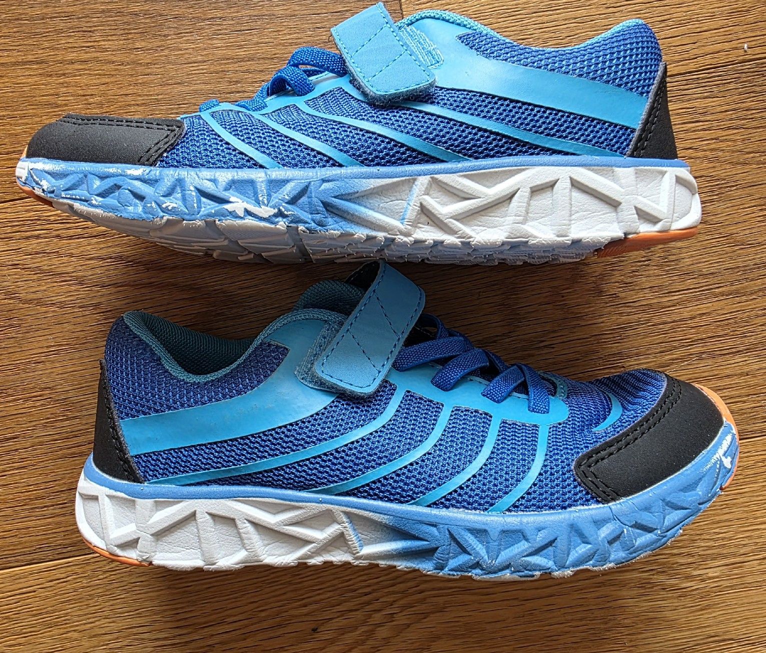Dosenbach Scarpe per ragazzi: Kinder Turnschuhe Vty Grösse 32. – Nuovo (secondo la descrizione) da Zell LU venduto da claro62 2