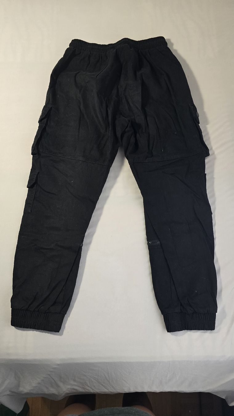 Pantalons: Schwarze Cargohose – D'occasion à Basel par gin_77cv 1