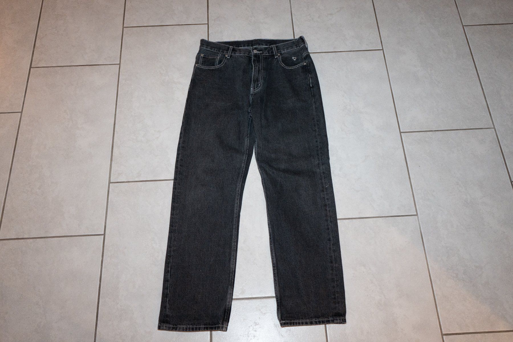Jeans: Baggy Jeans Schwarz mit Details – Usato da Arni AG venduto da yannick_207