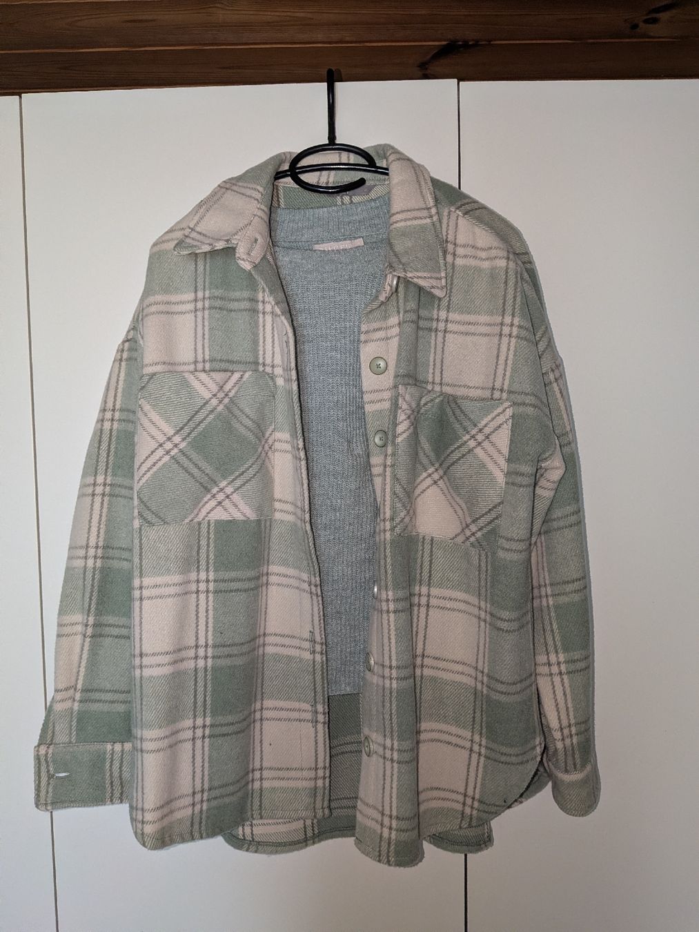 Lots de vêtements: Kleiderpaket (Pullover und Jacke) – D'occasion à Unterstammheim par J.g2001