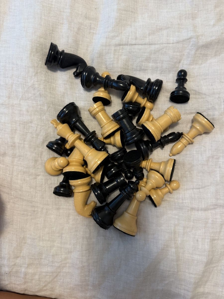 Jeux: Schachfiguren Set schwarz/weiss  – Neuf (Voir description) à Freienbach par dan_9rjy 2