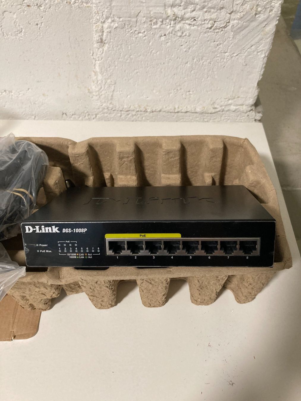 Dlink Hub & Switch: D-LINK SWITCH DGS-1008P – Usato da Hinterkappelen venduto da deev 4