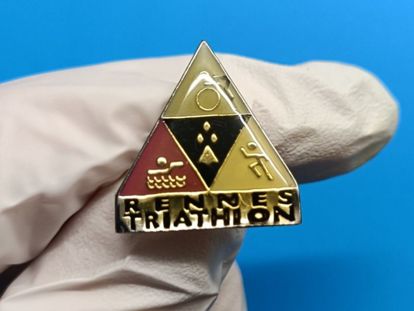 Placchette & Badge: Pin Rennes Triathlon - Box 46 – Usato da Köniz venduto da Pinscollect