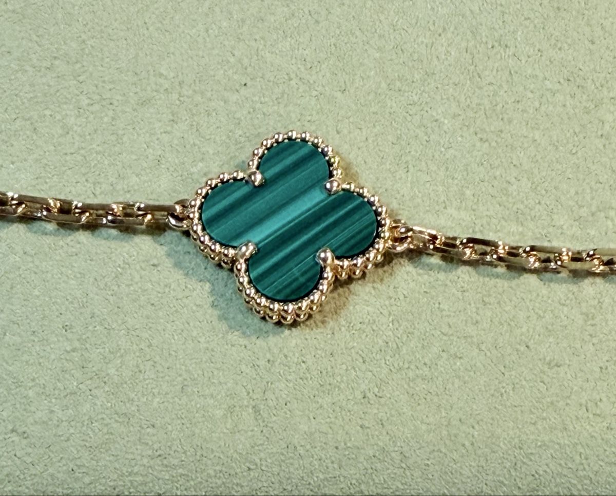 Van Cleef Bracciali & Braccialetti: Van Cleef Arpels Alhambra Malachite – Nuovo (secondo la descrizione) da Zürich venduto da WATCHROOM 1