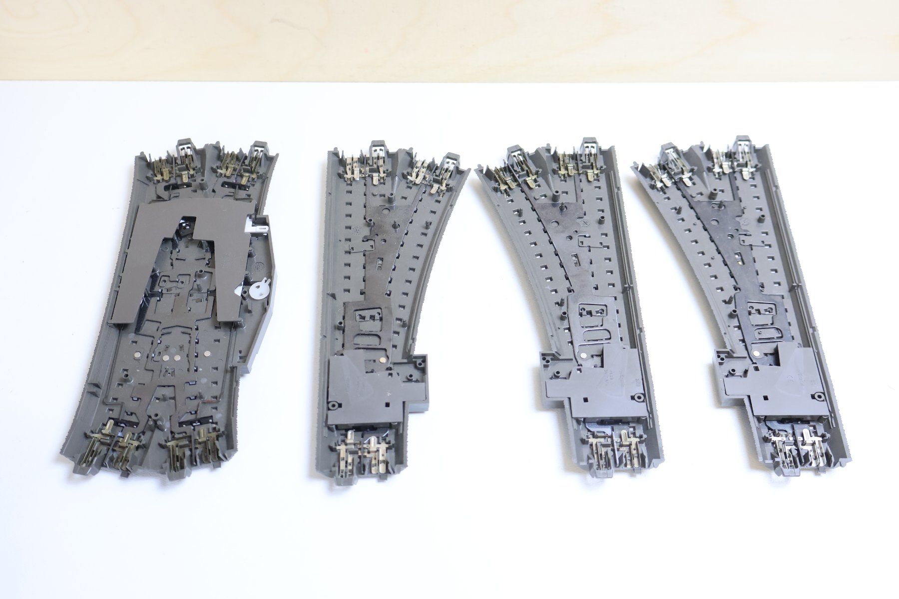 Märklin Modellini di ferrovie: Märklin 4 x Weichen C-Gleis H0 - DKW – Usato da Winterthur venduto da Monstera 5