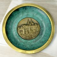 Assiette murale SIGG en laiton avec plaque bronze NEUCHÂTEL