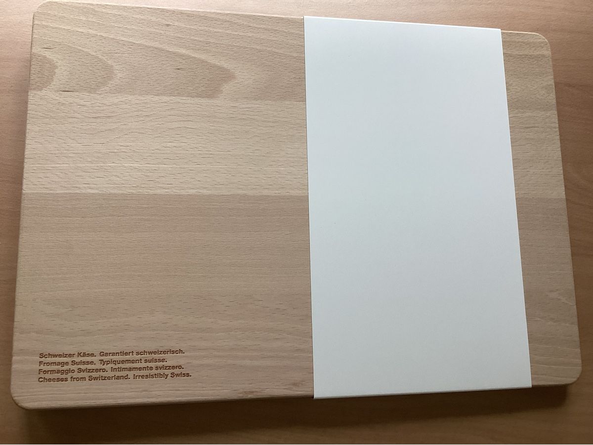 Piatti di portata: Holzbrett mit Käsemesser, neu – Nuovo e nell'imballaggio originale da Wassen UR venduto da SABDOM 1