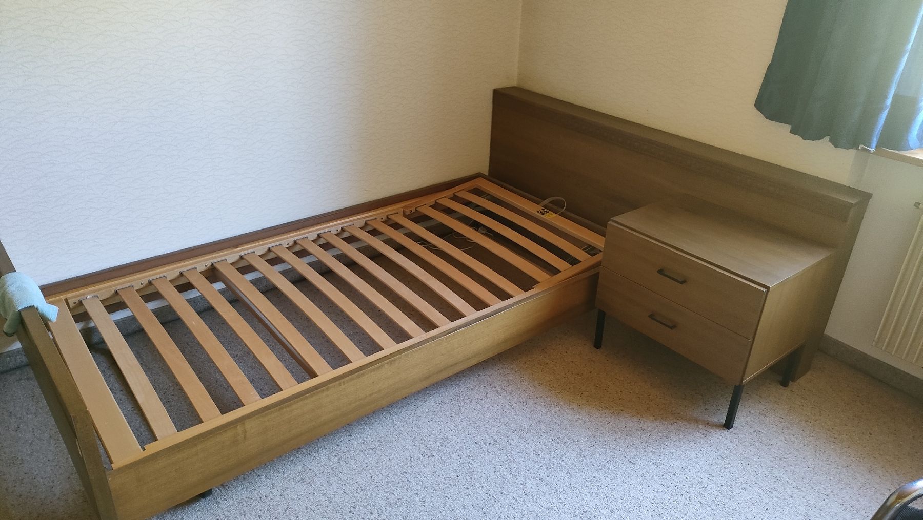 Armadi: Bett mit Nachttisch und Kleiderschrank – Usato da Flawil venduto da rbdrei 1