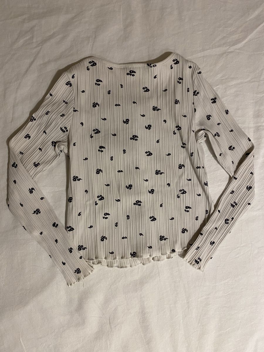 H&M Blouses, T-shirts & Tops: H&M Longsleeve – D'occasion à Frick par mhu_q5w8 2