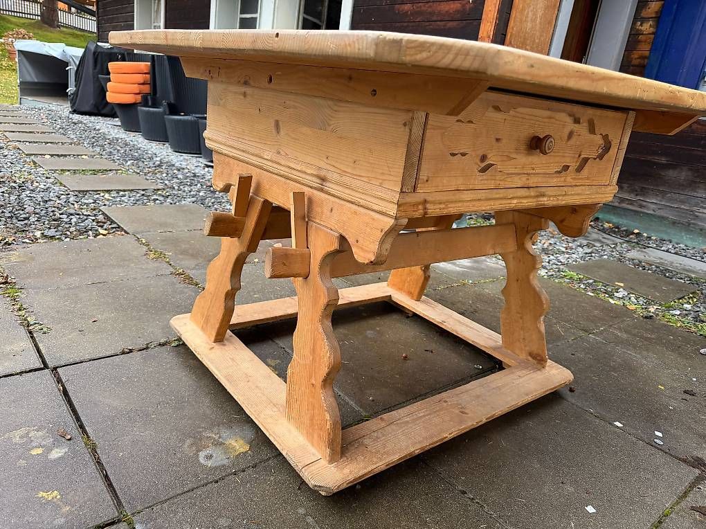 Tavoli: Rustikaler Holztisch – Usato da Sedrun venduto da giu_8kr2 2
