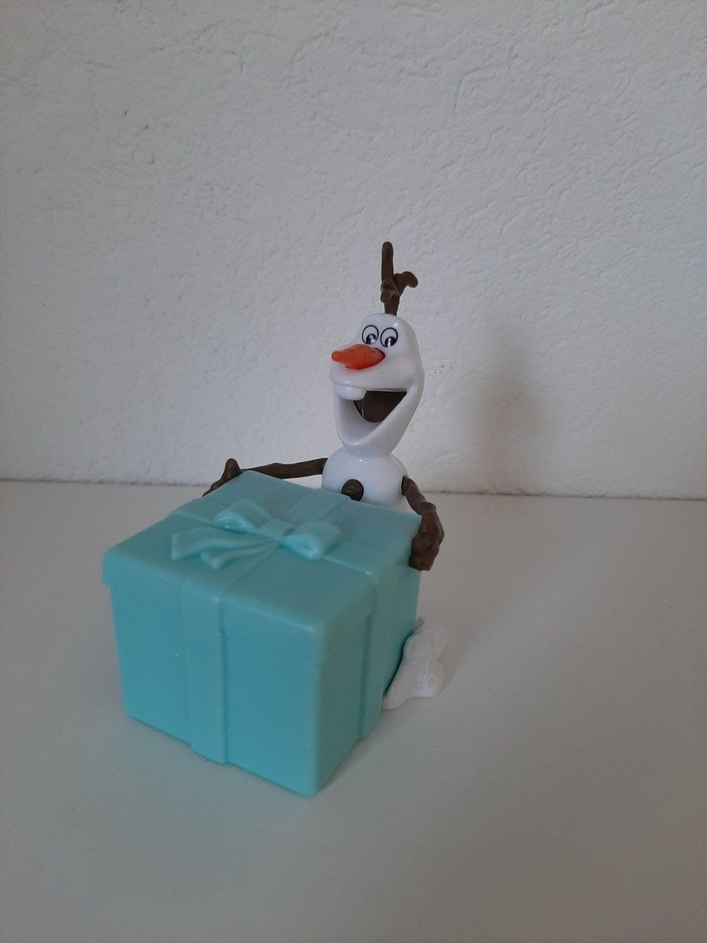 Figuren: Überraschungsei Figur Olaf aus Frozen mit Geschenk – Gebraucht aus Aarburg von NDK