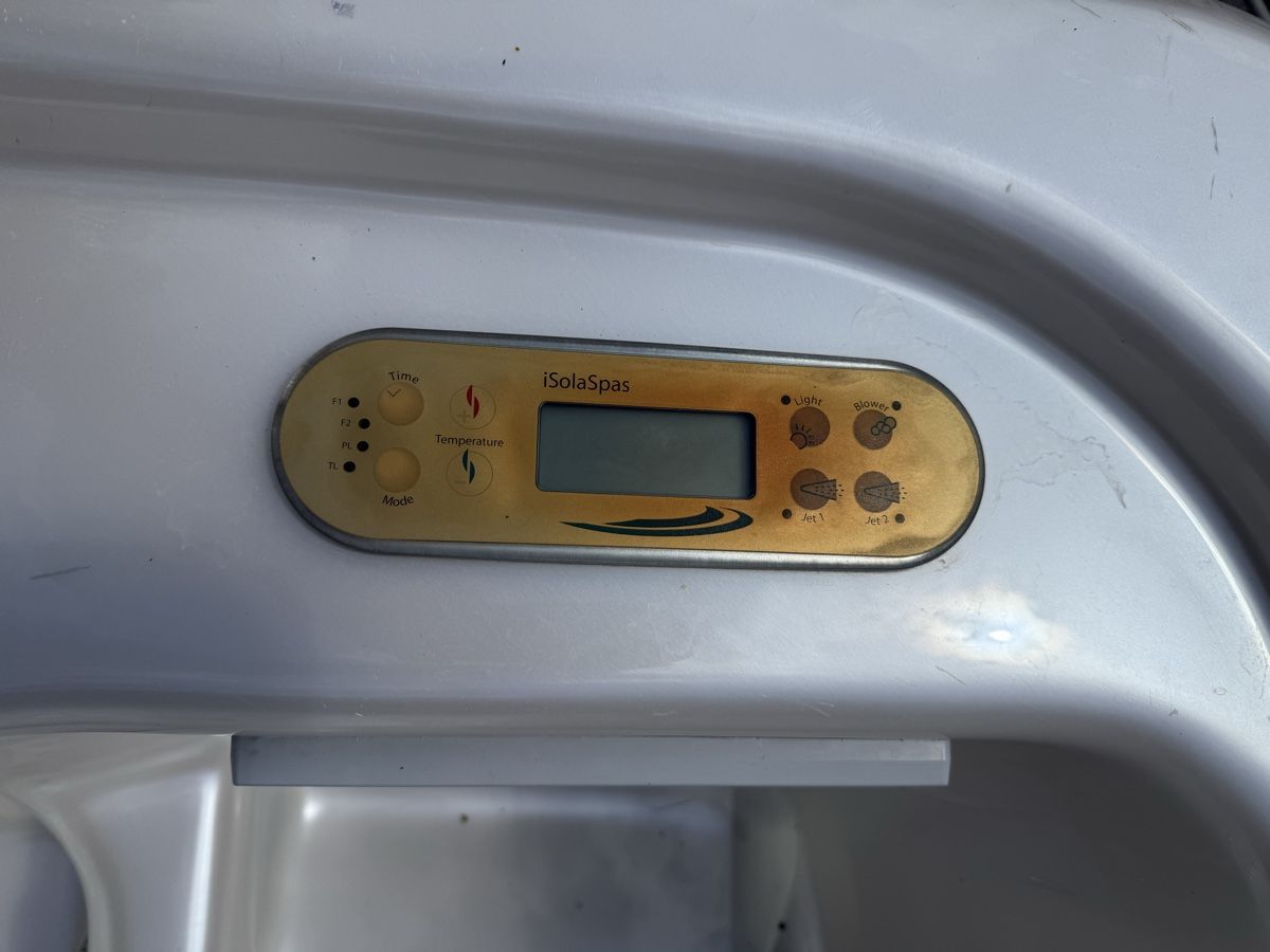 Jacuzzi Whirlpool: Riviera Isolaspa Aldea II -  Whirlpool mit Abdeckung – Usato da Balgach venduto da Migi1974 2