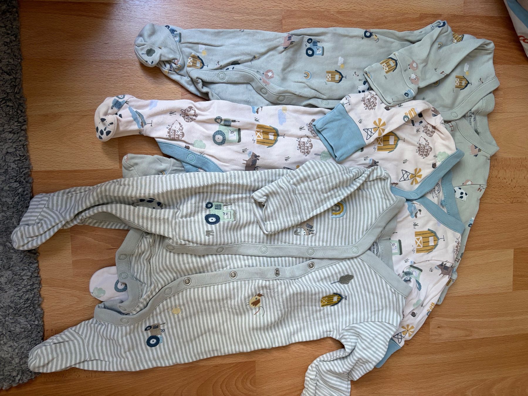 Next Lotti di vestiti: Next sleepsuits Size Up to 3 Months – Usato da Arbon venduto da bot_5ht5 2