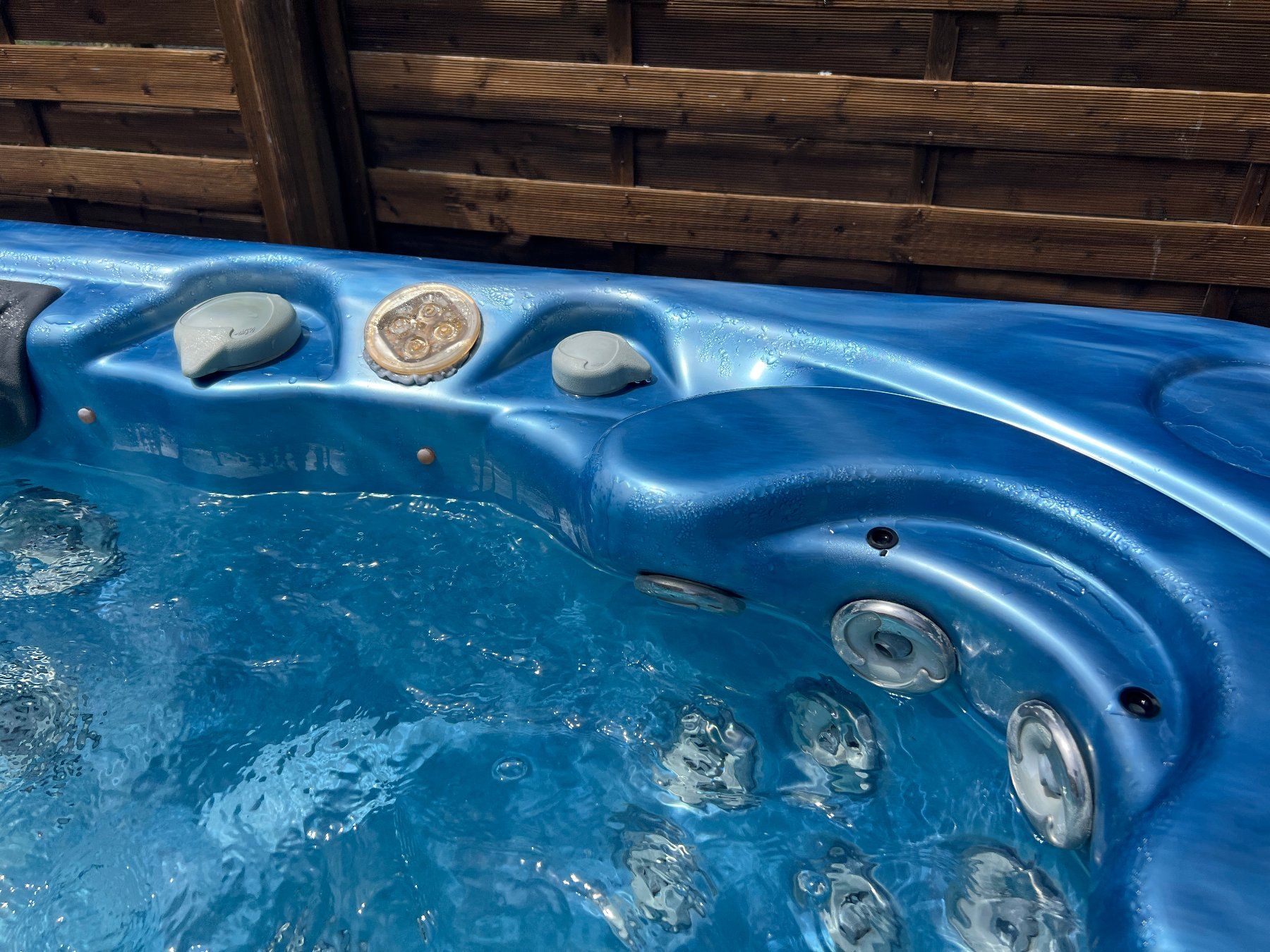 Whirlpool: Whirlpool von CalSpas mit sechs Sitzen – Usato da Frauenfeld venduto da Tschuege02 4
