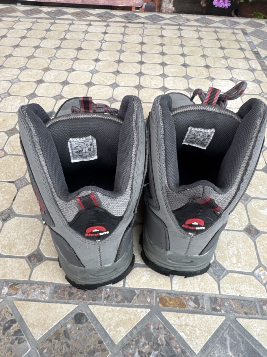 Chaussures hommes: Robuste Wanderschuhe Gr. 35 – D'occasion à Frauenkappelen par leola1973 2