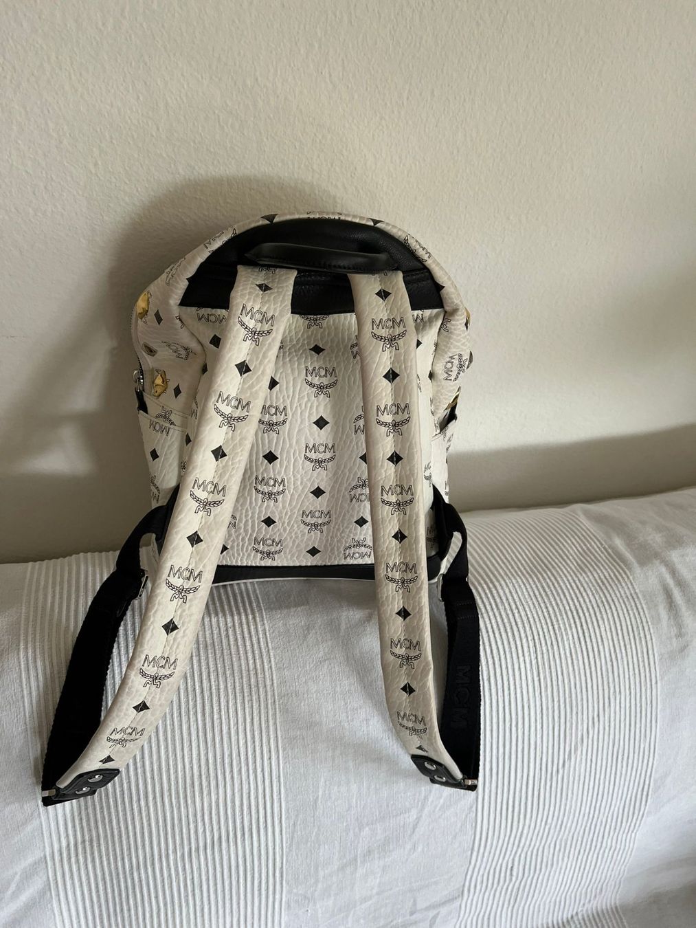 Mcm Zaini: Weisser MCM Rucksack mit Nieten – Usato da Boswil venduto da SchwabenThomas 3