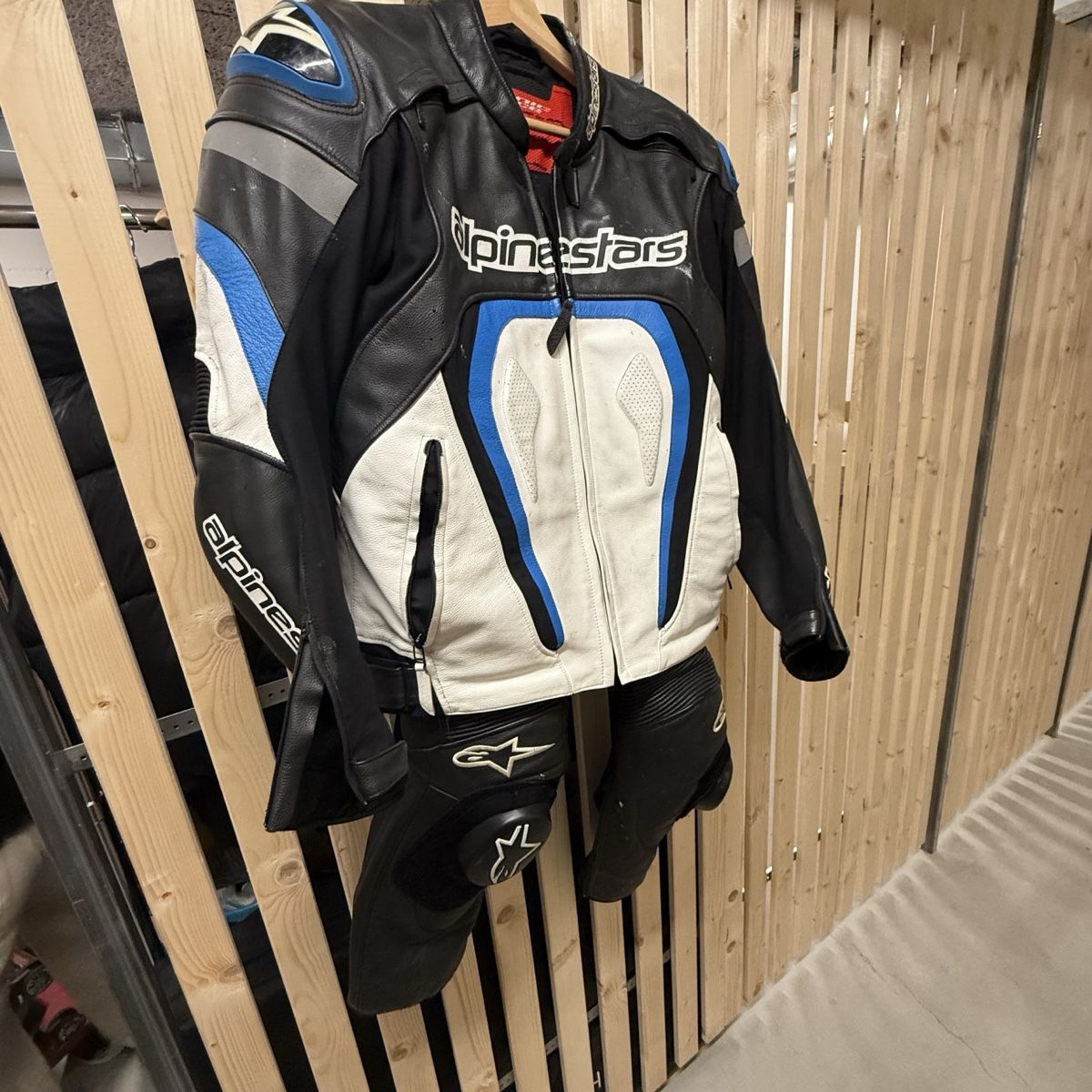 Alpinestars Completi, tute sportive e funzionali: Alpinestars Motorradkombi Leder – Usato da Zürich venduto da CS1097