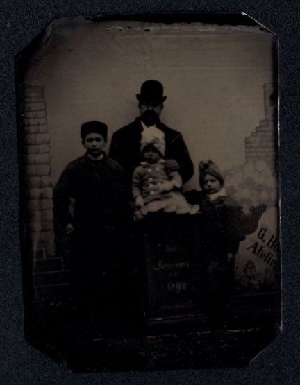 Fotografie & Manifesti: Fotografie Ferrotypie Vater mit seinen d – Usato da Berlin venduto da bartko-reher