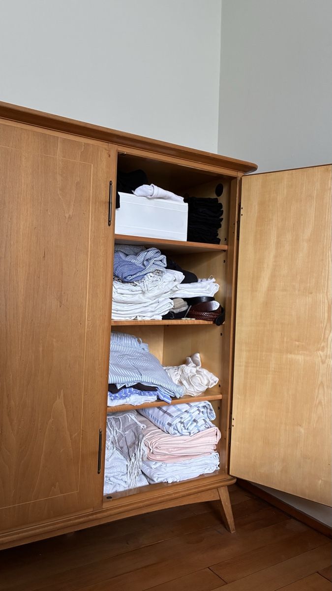 Armadi: Holzschrank, top Zustand, schweizer Fabrikat – Usato da Zürich venduto da zijoel 5