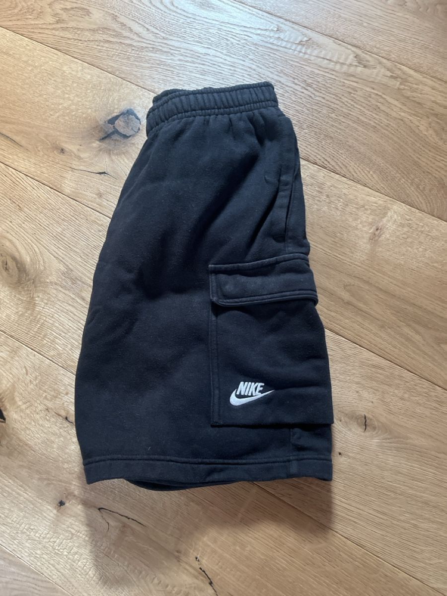 Pantaloni: Nike – Usato da Seengen venduto da L180.90 2