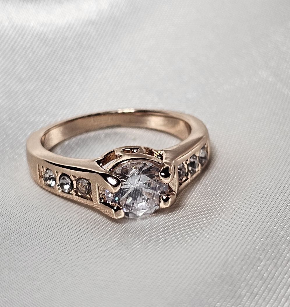 Anelli: Vergoldeter Ring mit weissem Zirkonia Gr. 8 – Nuovo (secondo la descrizione) da Grenchen venduto da dar_6d52 2