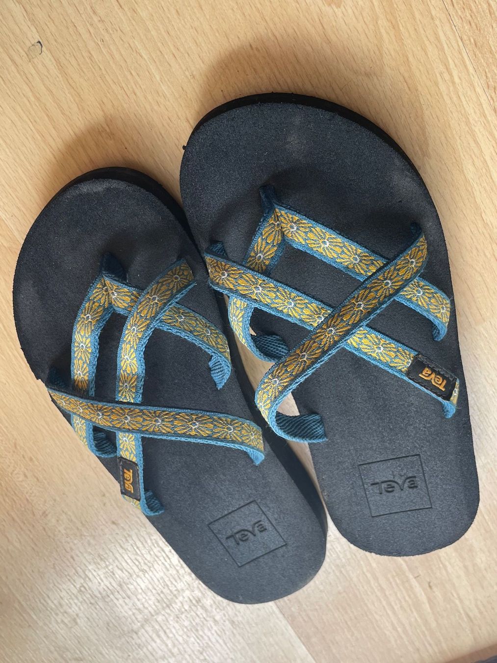 Teva Scarpe per ragazzi: Teva Olowahu Flipflop Gr.31/32 – Usato da Rotkreuz venduto da GerberaSpider08