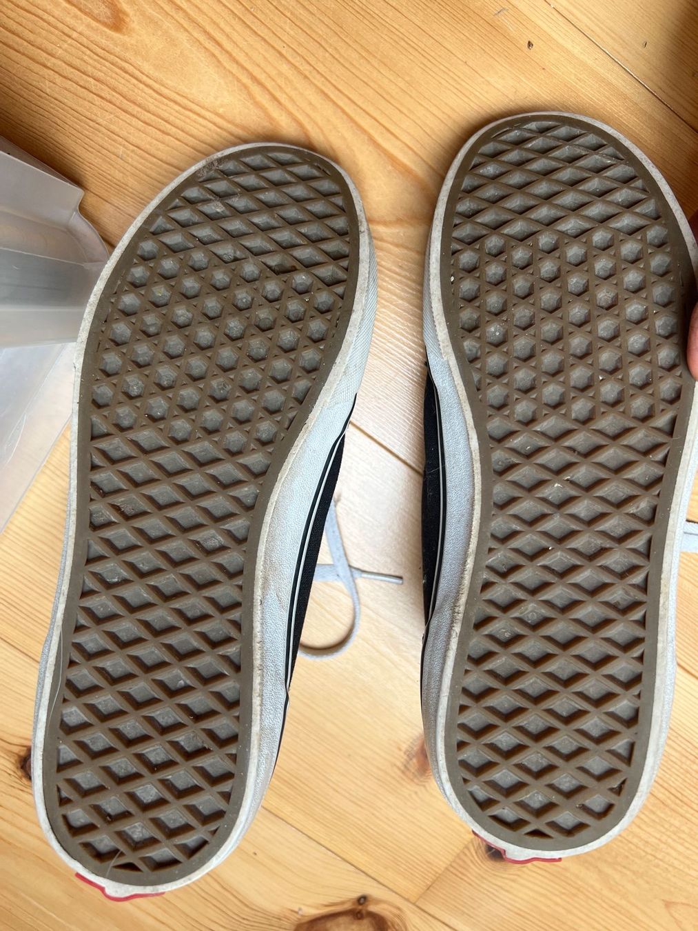 Scarpe da uomo: Neuwertige Vans Grösse 38,5 – Usato da Therwil venduto da Mucjing 2