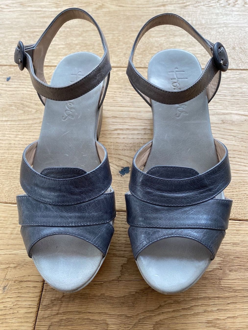 Damenschuhe: Sommer Plateau-Sandalen – Gebraucht aus Ittigen von 132465
