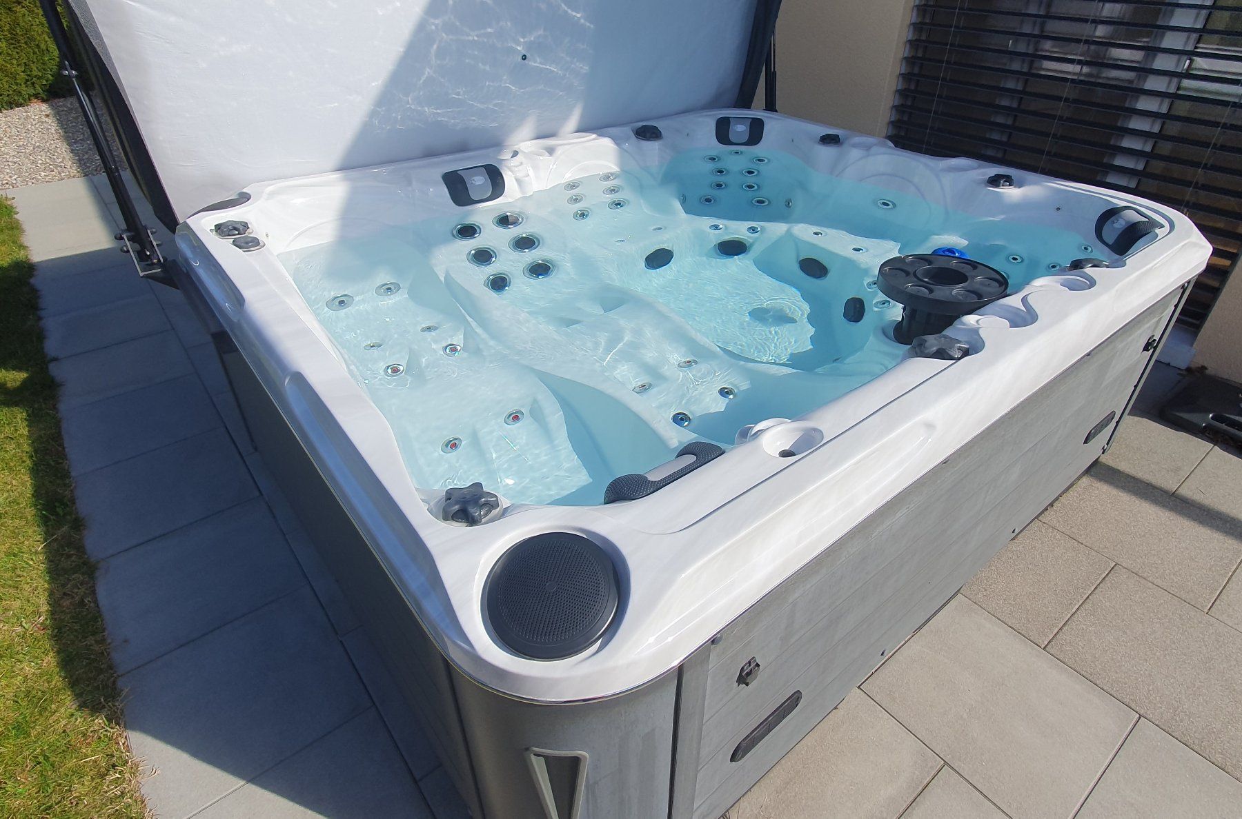 Whirlpool: Whirlpool Outdoor mit 6 Plätzen – Gebraucht aus Schänis von Regula1977 1