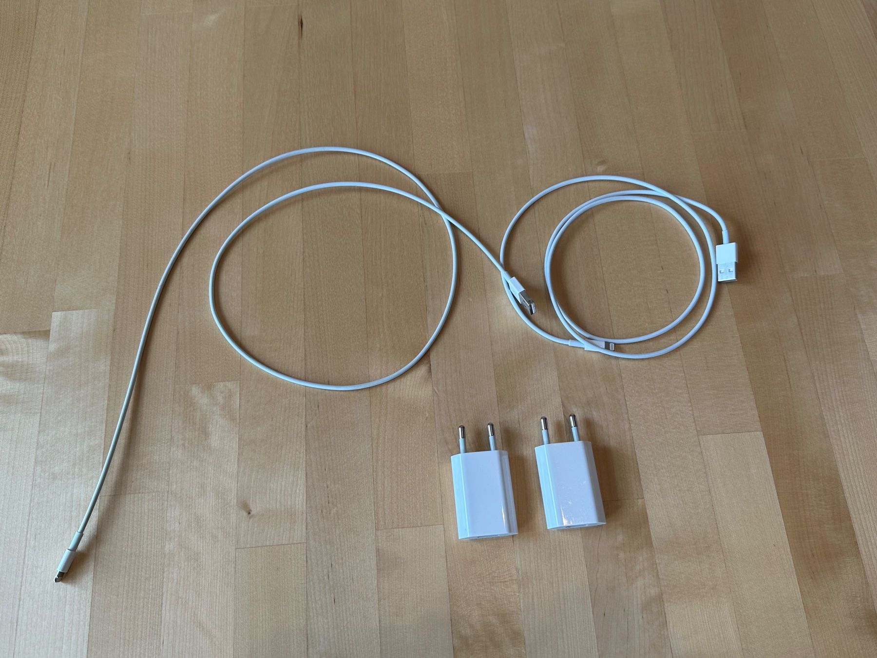 Apple Caricabatterie: 2 Apple Ladegeräte (Adapter, USB) – Usato da Watt venduto da BOberland71