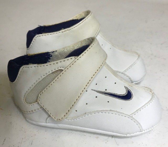 Nike Scarpe per ragazzi: weisse Baby Schuhe von Nike – Usato da Zürich venduto da gigimai67 1