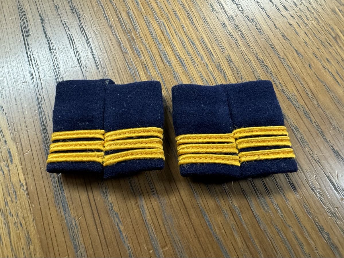 Schweizer Armee Uniformen: 2 Patten Schweizer Armee Hauptmann – Gebraucht aus wallisellen von Simbadog 1
