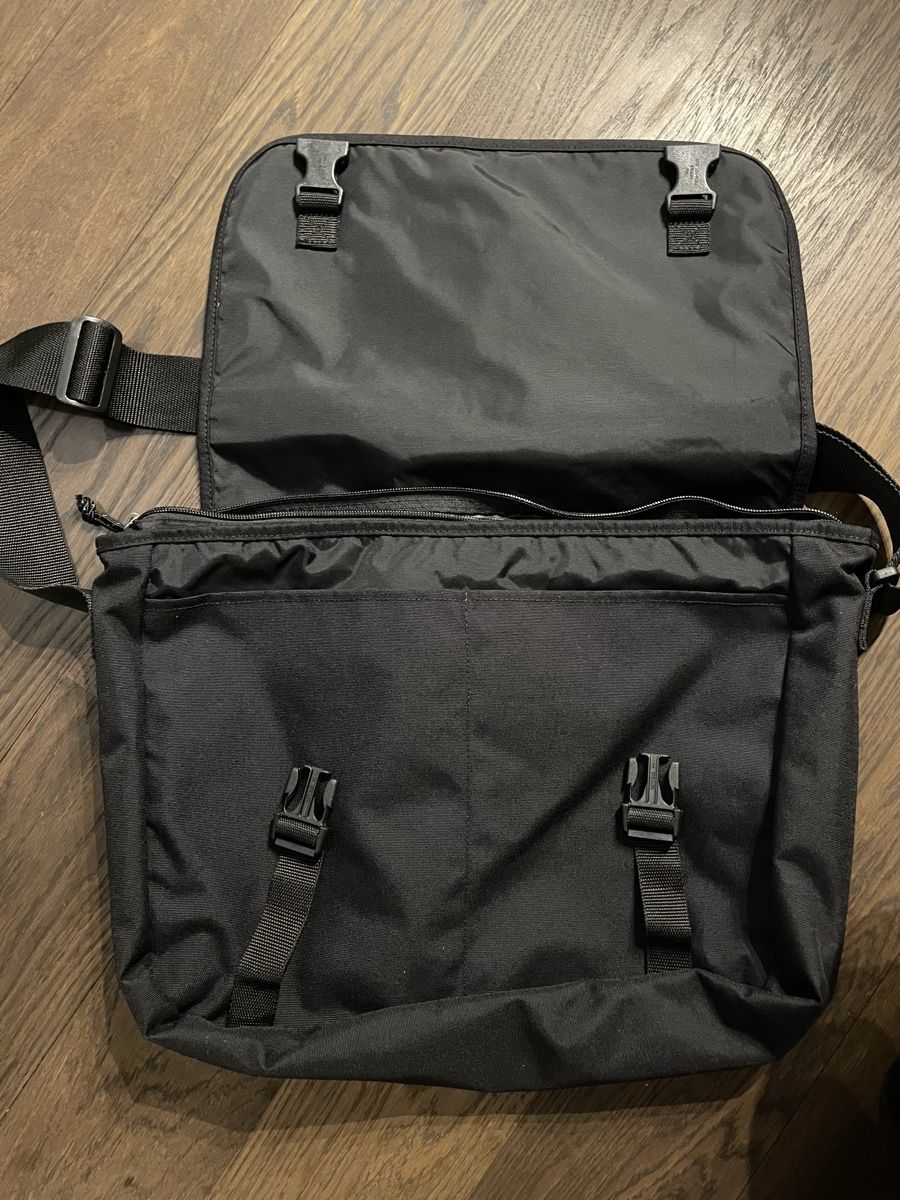 Eastpak Taschen: Tasche von Eastpak, schwarz – Gebraucht aus Uster von em_58td 2