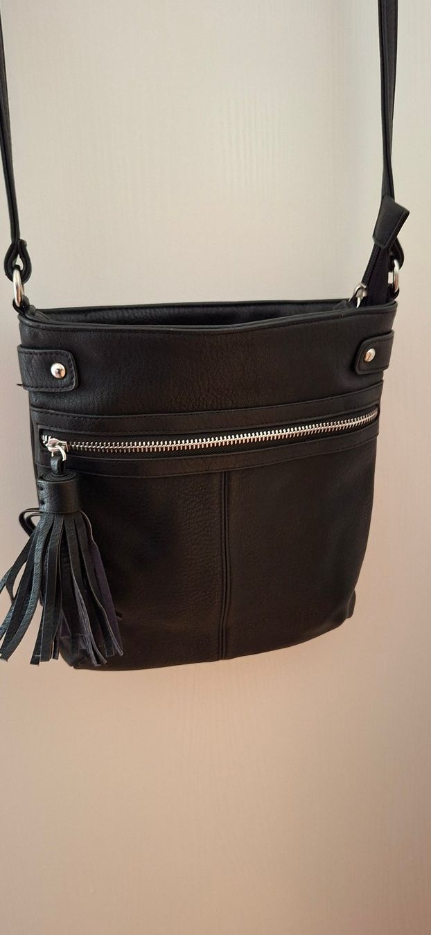 Borse da donna: Schicke schwarze Umhängetasche – Usato da Eiken venduto da waylady03 3
