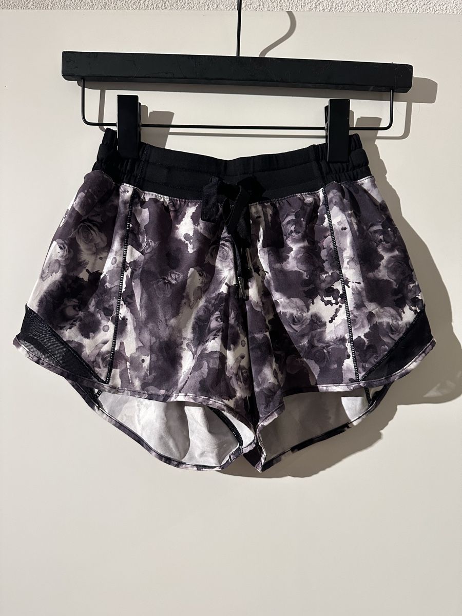 Lululemon Pantaloni: lululemon running short - size 2/EU34 – Usato da bözberg venduto da amy_7wz8