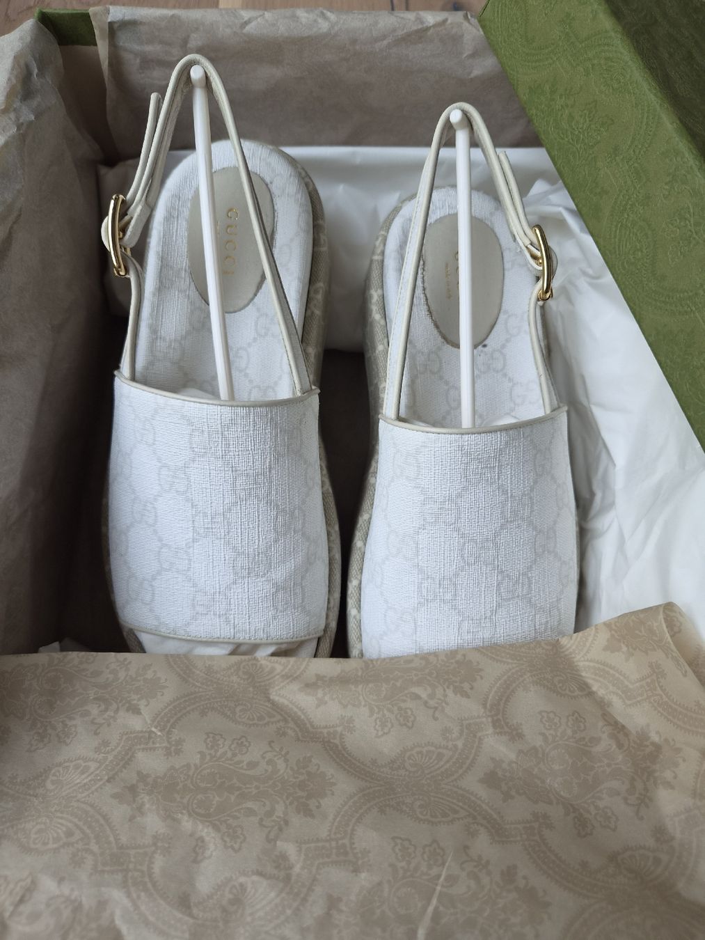 Gucci Scarpe da donna: Gucci Sandale monogramweiss Groesse 38 neu – Nuovo (secondo la descrizione) da Immensee venduto da jan_9rzs 4
