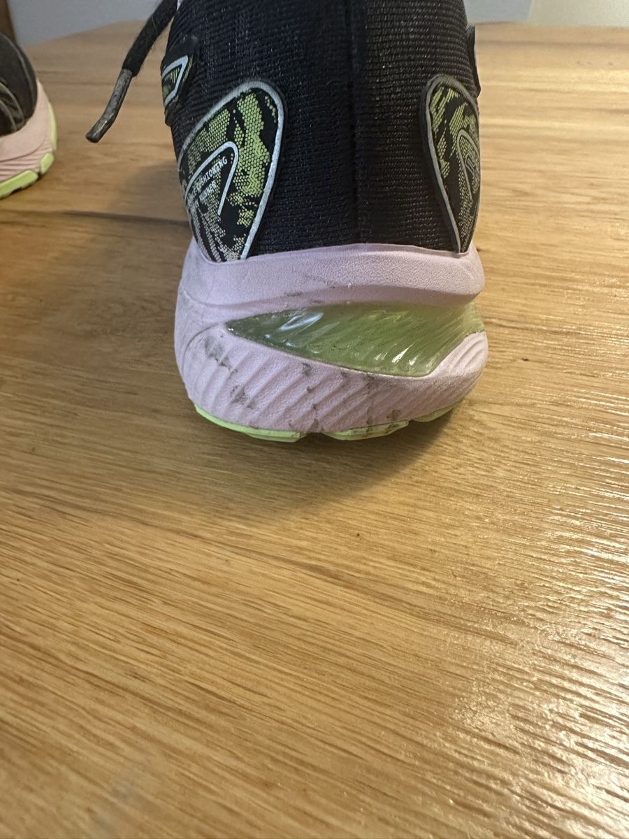 Asics Scarpe per ragazze: Asics Turnschuhe Gr 37 – Usato da Wettingen venduto da Sternetaenzerin 4