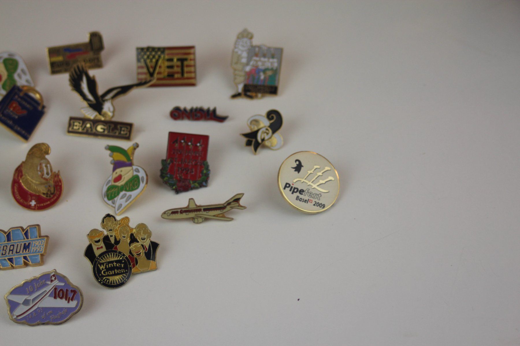 Placchette & Badge: Konvolut 27 Vintage Pins – Usato da Basel venduto da IRMAundFRED 5