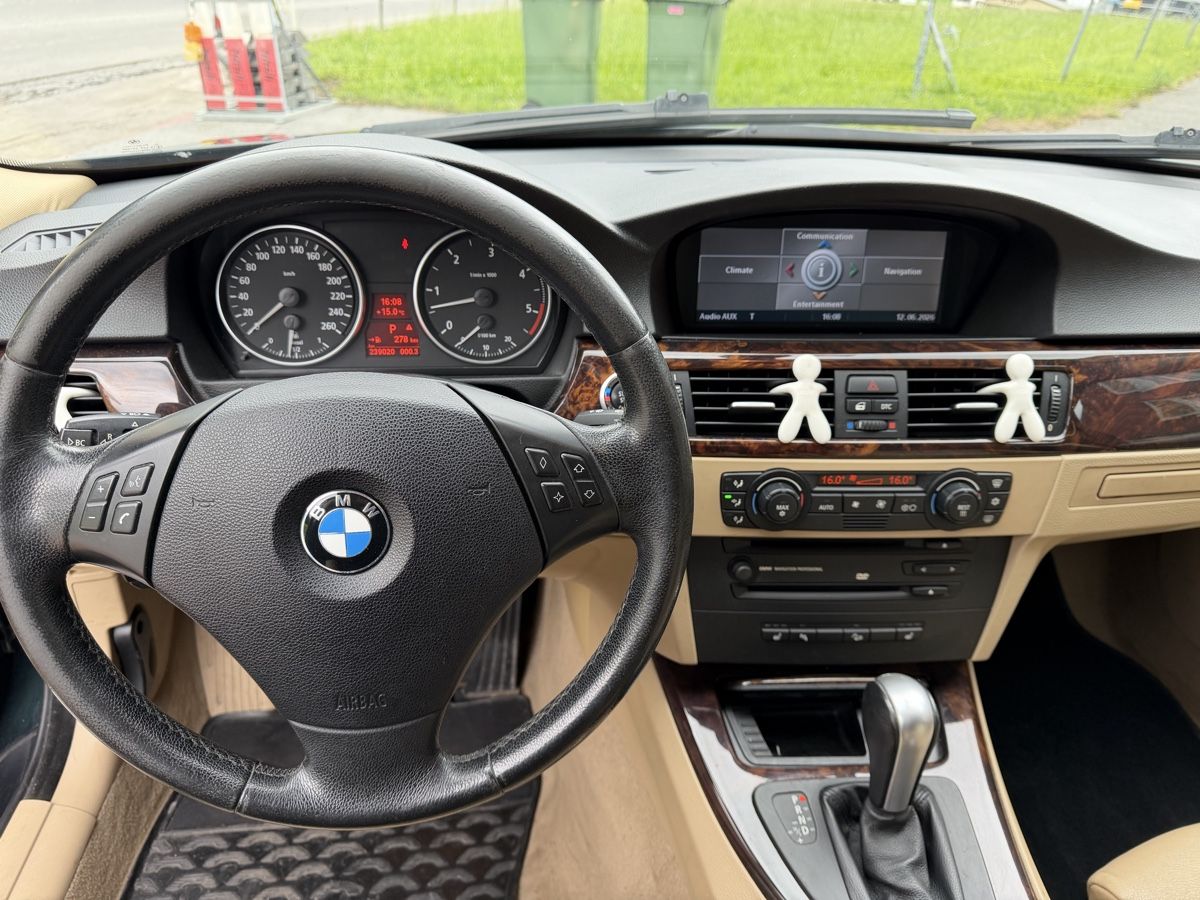 BMW Autos: Bmw 330xd touring – D'occasion à Glarus par M.B.2 7