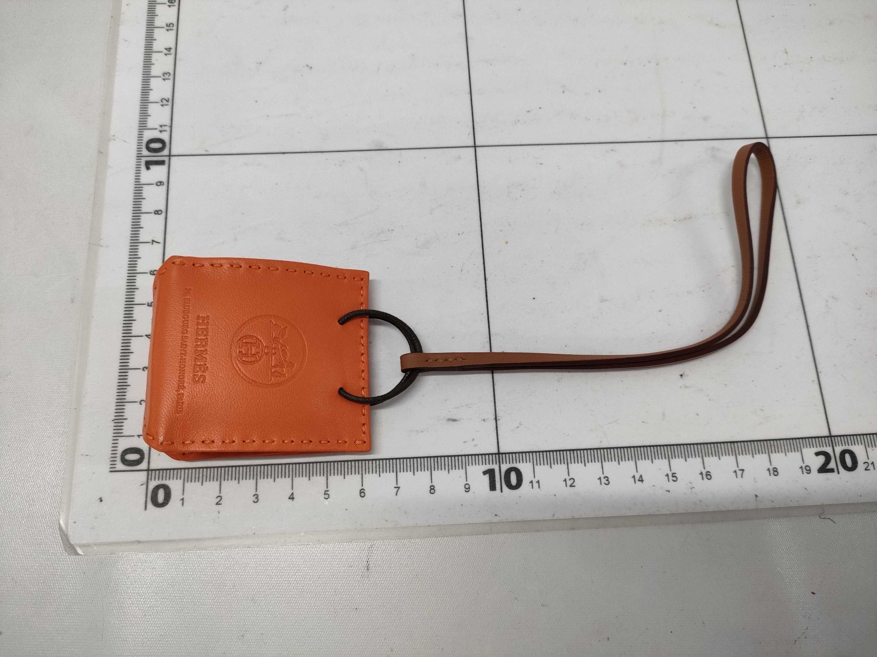 Hermès Schlüsselanhänger & - bänder: Hermes Sac Orange Bag Charm – Gebraucht aus St. Gallen von Love_Luxury 5