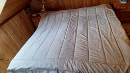 Bett-Decke beige /weiss, wattiert 2m x 2m , gewaschen