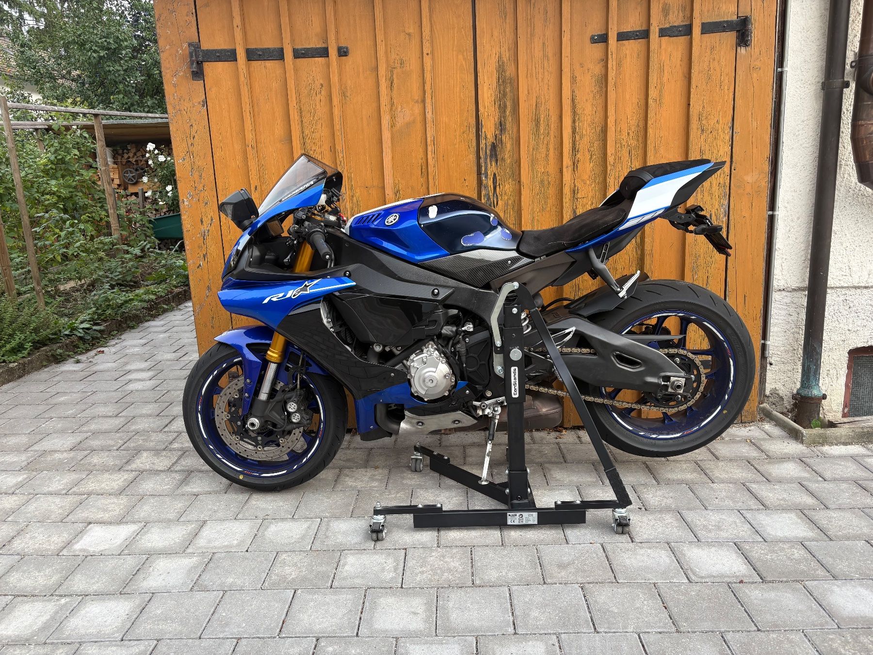 Yamaha Route: Yamaha R1 2016 + Zentralständer – D'occasion à Schaffhausen par T.h.e.o 2