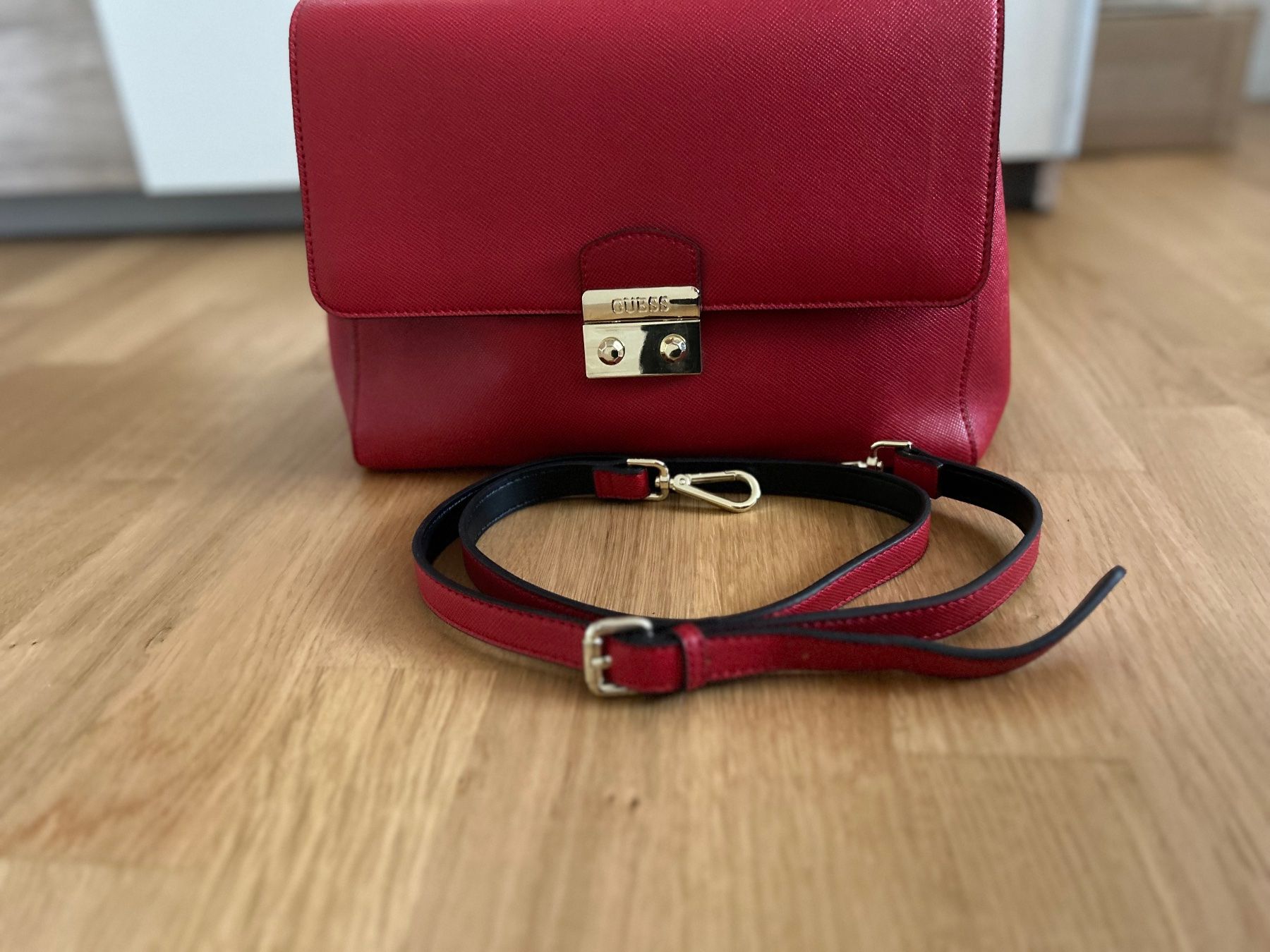 Guess Taschen für Damen: Guess Tasche – Gebraucht aus Hunzenschwil von elm_mb67 4
